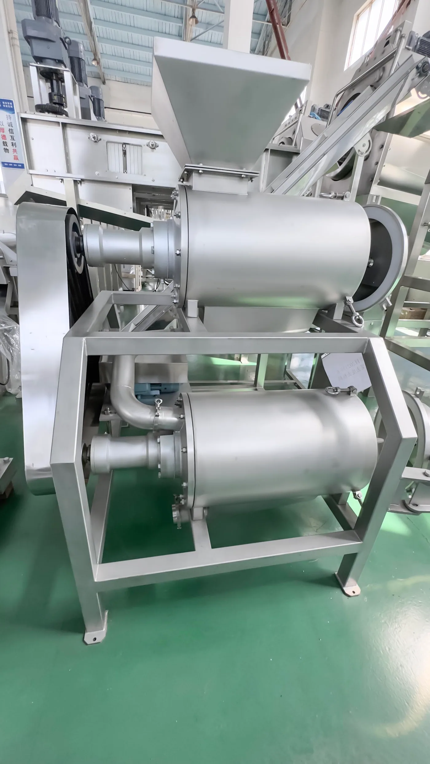 Stainless fruit peeling and destoning machine with a perforated drum