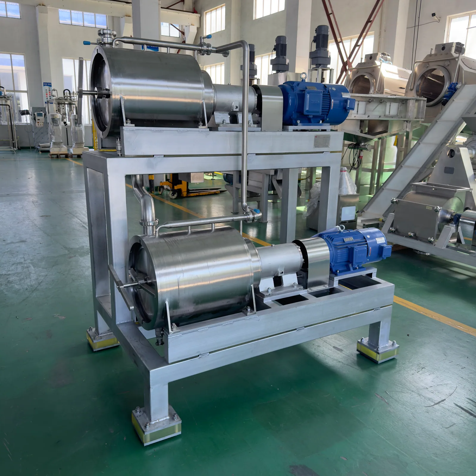 Double-stage stainless steel pulping machine on a fabricated frame